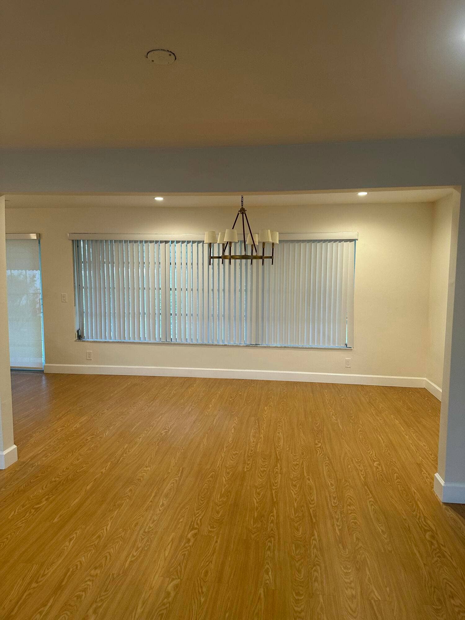 141 NW 24th Court, Pompano Beach, FL 33064 Spacious Living Room