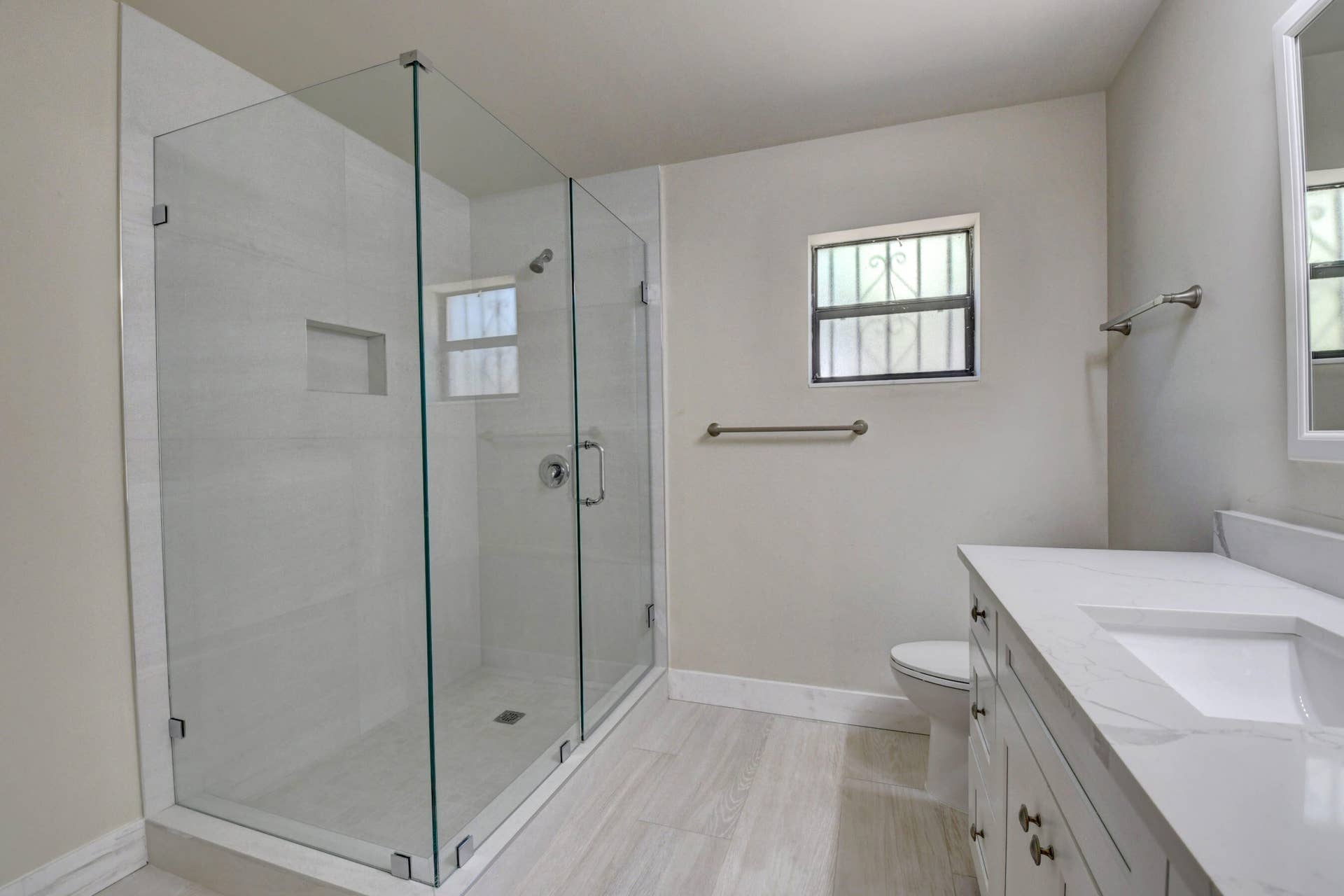 Modern Primary Bathroom with Glass-Enclosed Walk-In Shower