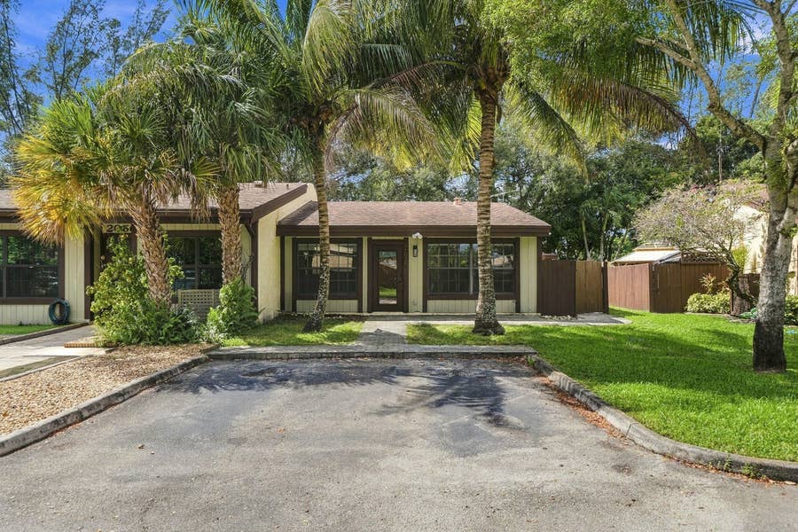 Property photo for 2070 Sweet Gum Avenue, Pembroke Pines, FL