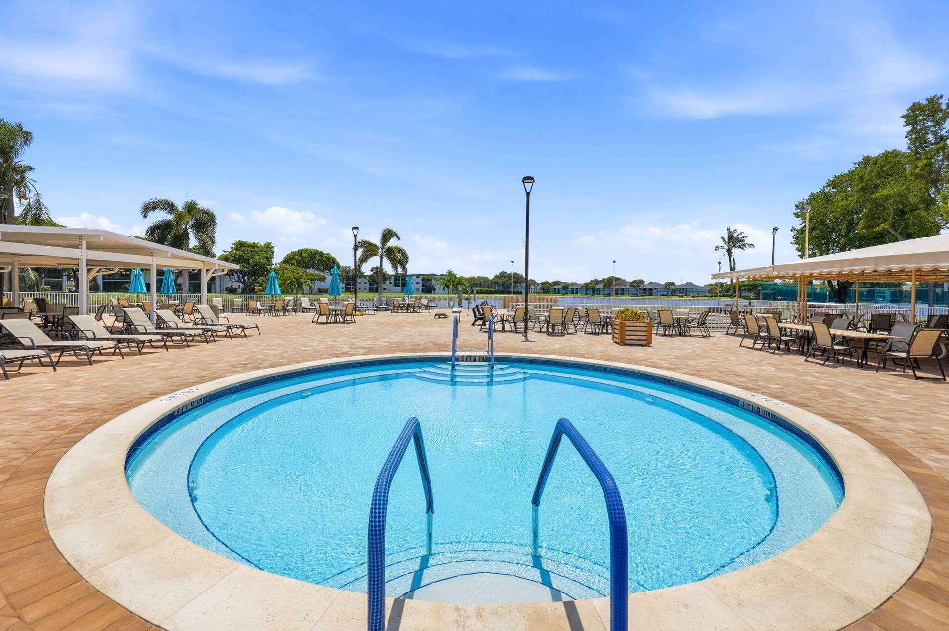 15456 PEMBRIDGE Drive, #111, Delray Beach, FL 33484 Whirlpool