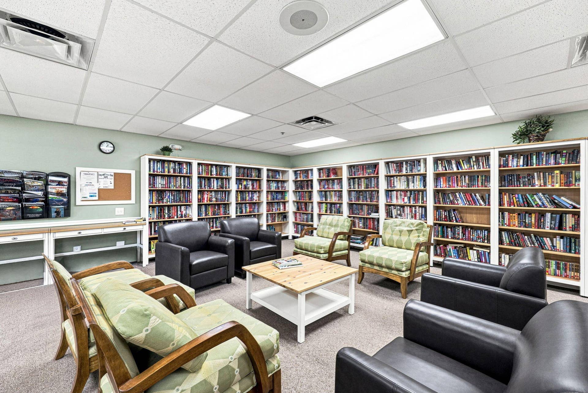 15456 PEMBRIDGE Drive, #111, Delray Beach, FL 33484 Clubhous Library