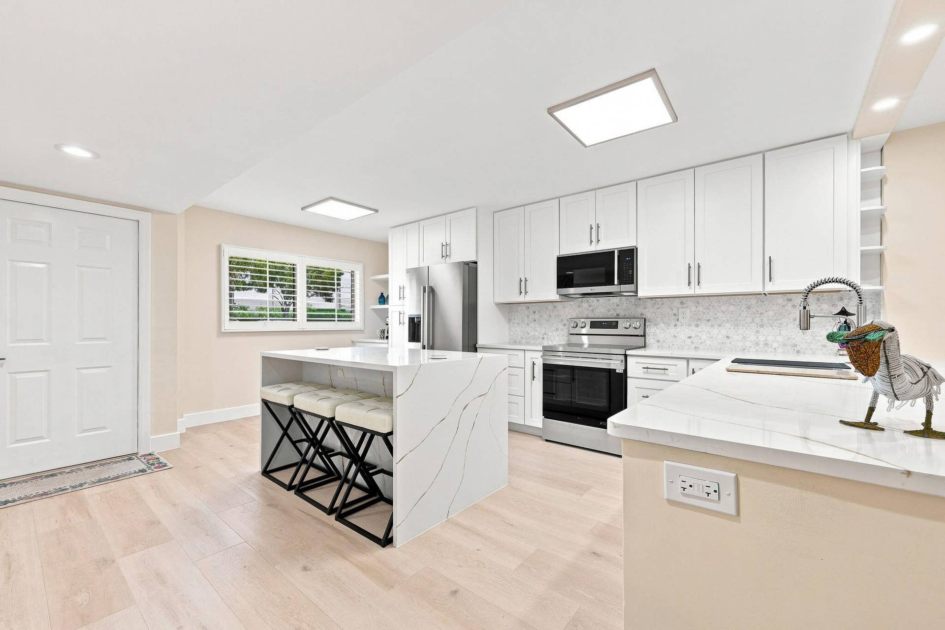15456 PEMBRIDGE Drive, #111, Delray Beach, FL 33484 Kitchen