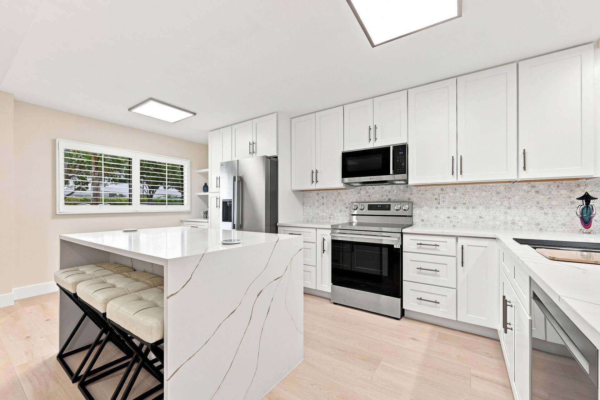 15456 PEMBRIDGE Drive, #111, Delray Beach, FL 33484 Kitchen