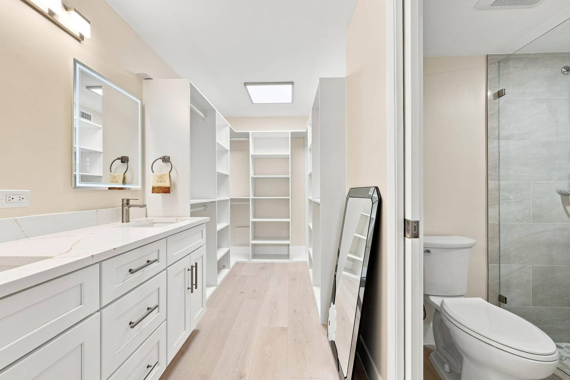 15456 PEMBRIDGE Drive, #111, Delray Beach, FL 33484 Main Bath Suite