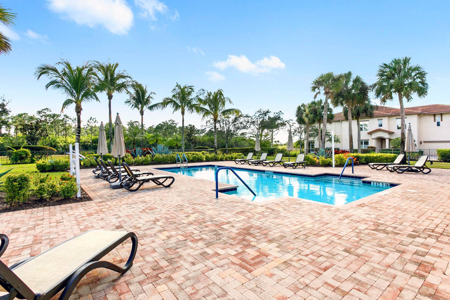 Very quiet residents' pool-quiet and relaxing