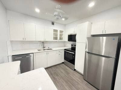 345 WELLINGTON H, #345, West Palm Beach, FL 33417 Fully Renovated, Modern Kitchen w/Dishwasher