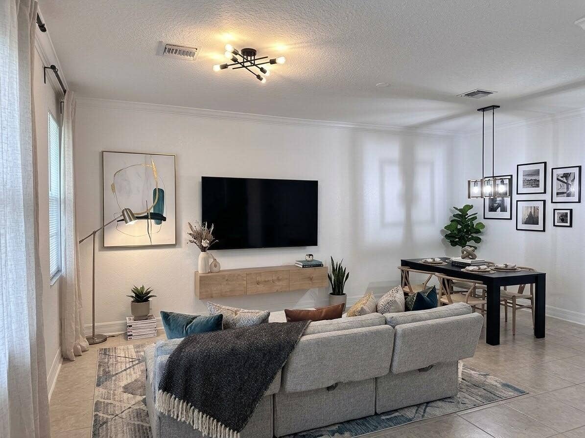 LIVING/FAMILY ROOM