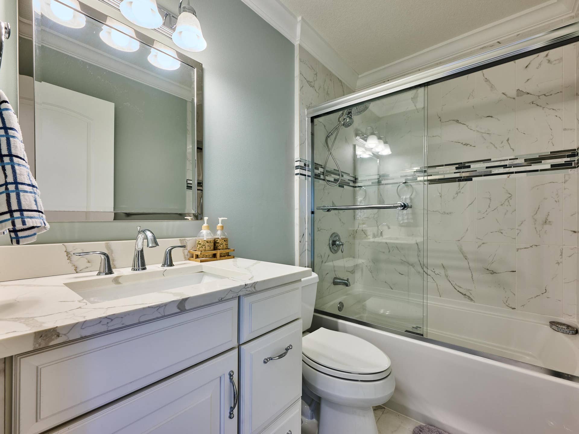 1251 Federal Highway, #112, Boca Raton, FL 33432 Secondary Bedroom Ensuite Bathroom