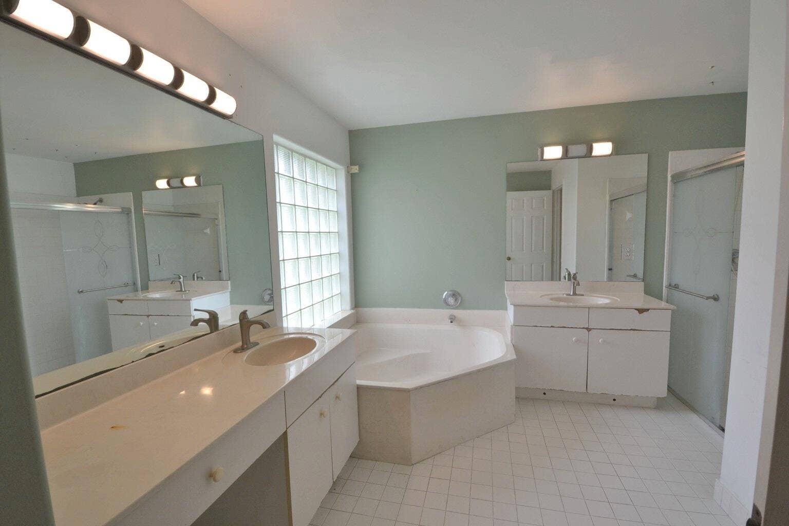 8179 WHITE ROCK Circle, Boynton Beach, FL 33436 14_primary_bathroom