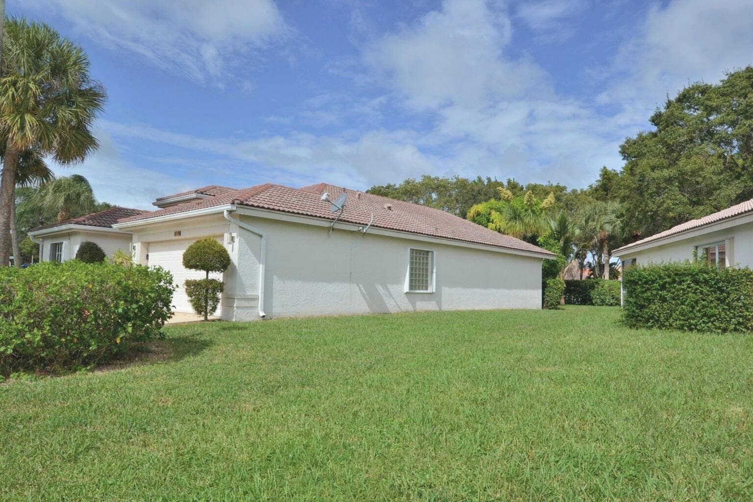 8179 WHITE ROCK Circle, Boynton Beach, FL 33436 03_side_exterior