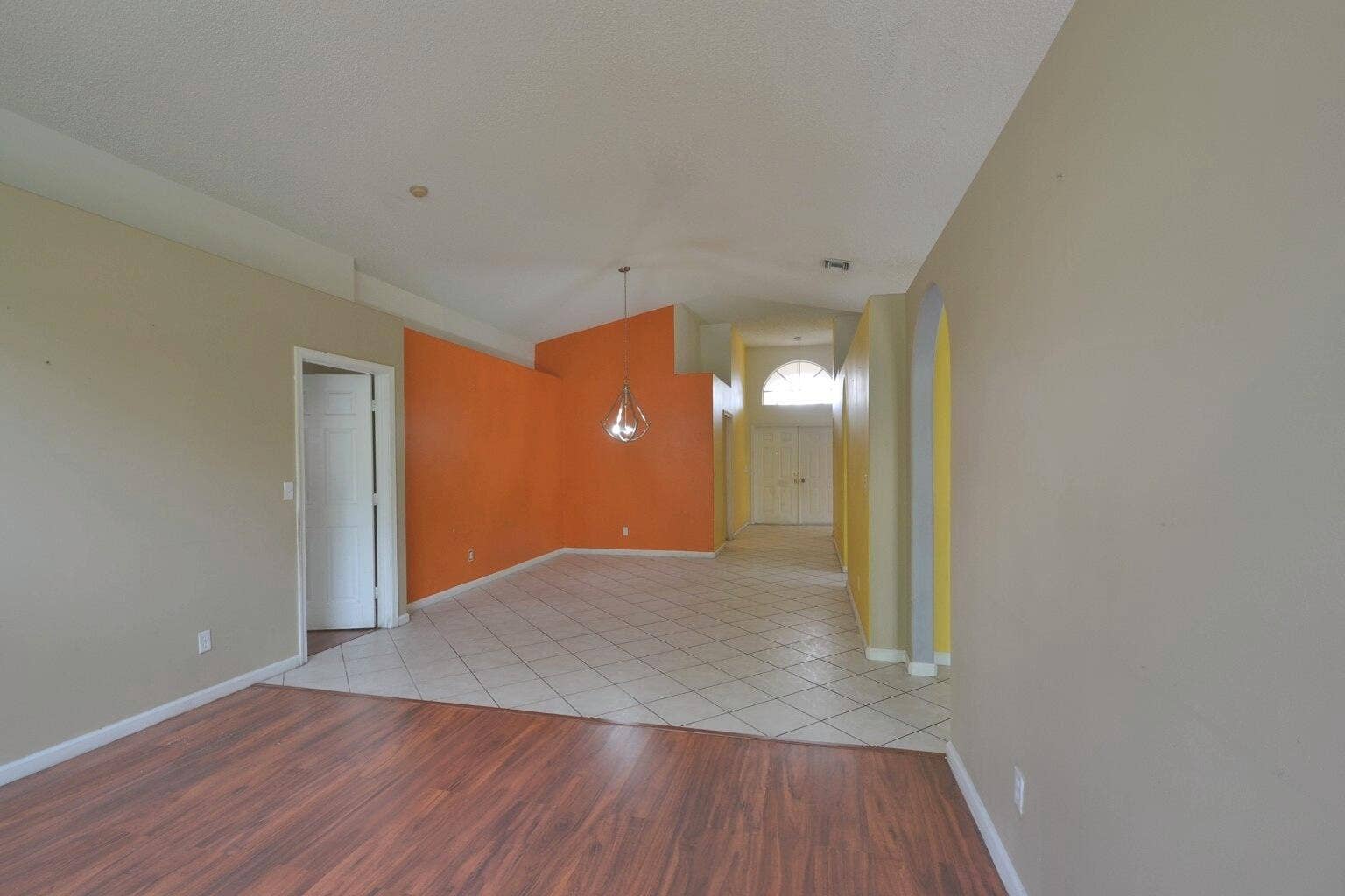 8179 WHITE ROCK Circle, Boynton Beach, FL 33436 07_living_entry_1