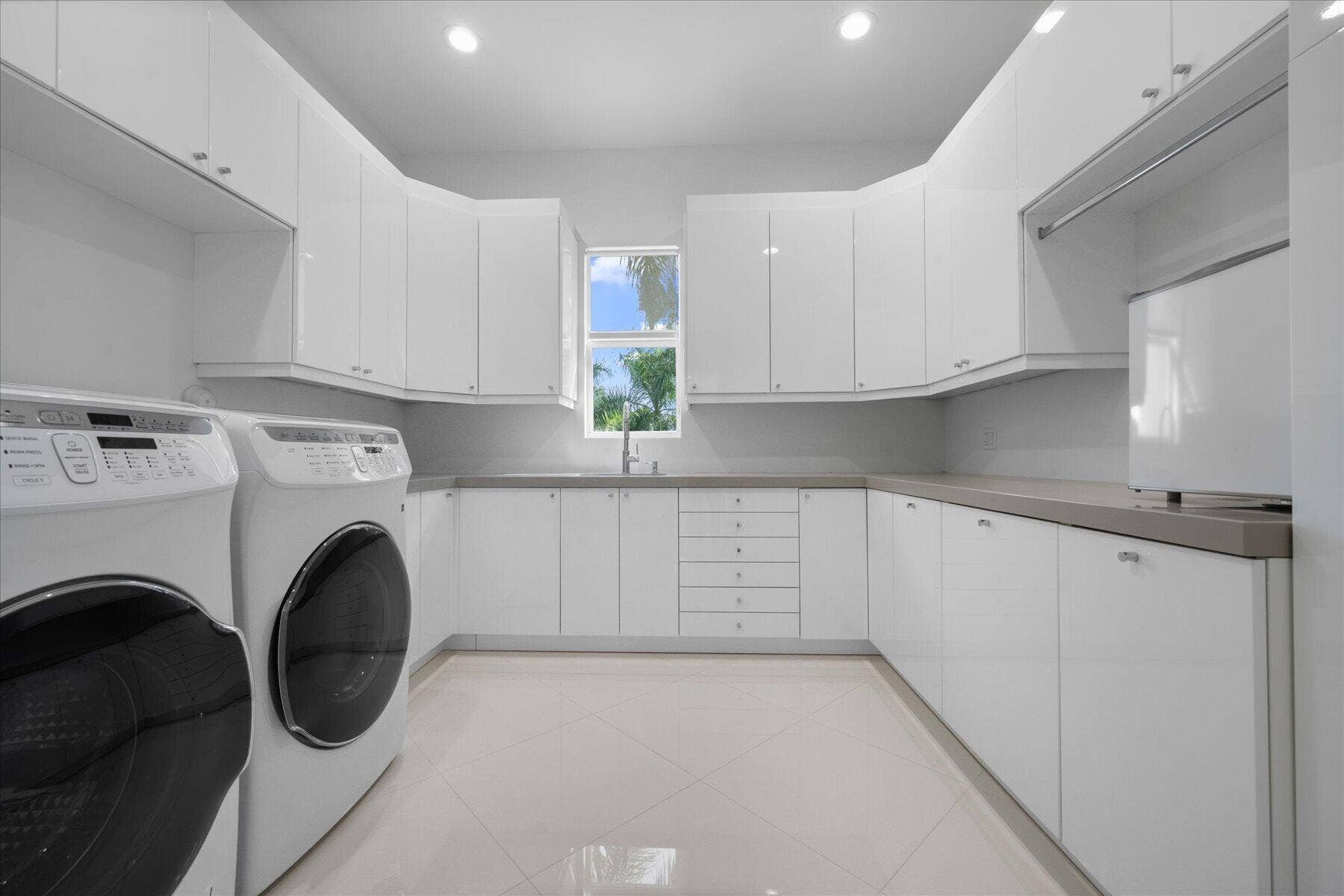 3580 Aiken Court, Wellington, FL 33414 upstairs laundry