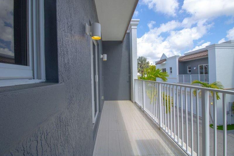 422 SE 16TH Street SE, Fort Lauderdale, FL 33316 Photo 9