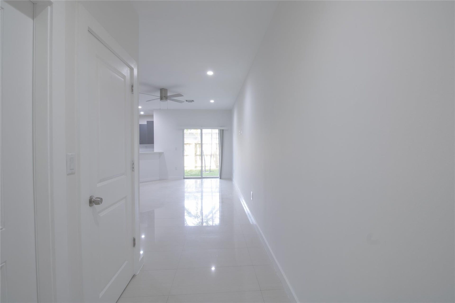 422 SE 16TH Street SE, Fort Lauderdale, FL 33316 Photo 2
