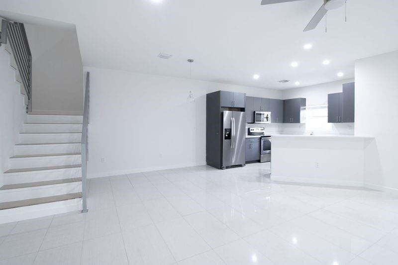 422 SE 16TH Street SE, Fort Lauderdale, FL 33316 Photo 3