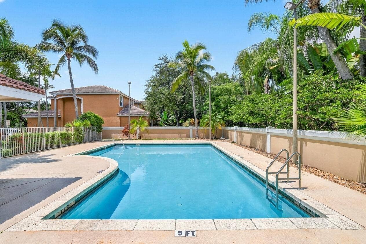Pool.1
