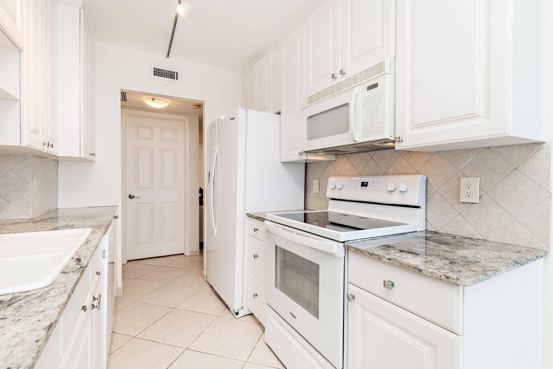 1801 S FLAGLER Drive, #1506, West Palm Beach, FL 33401 Kitchen
