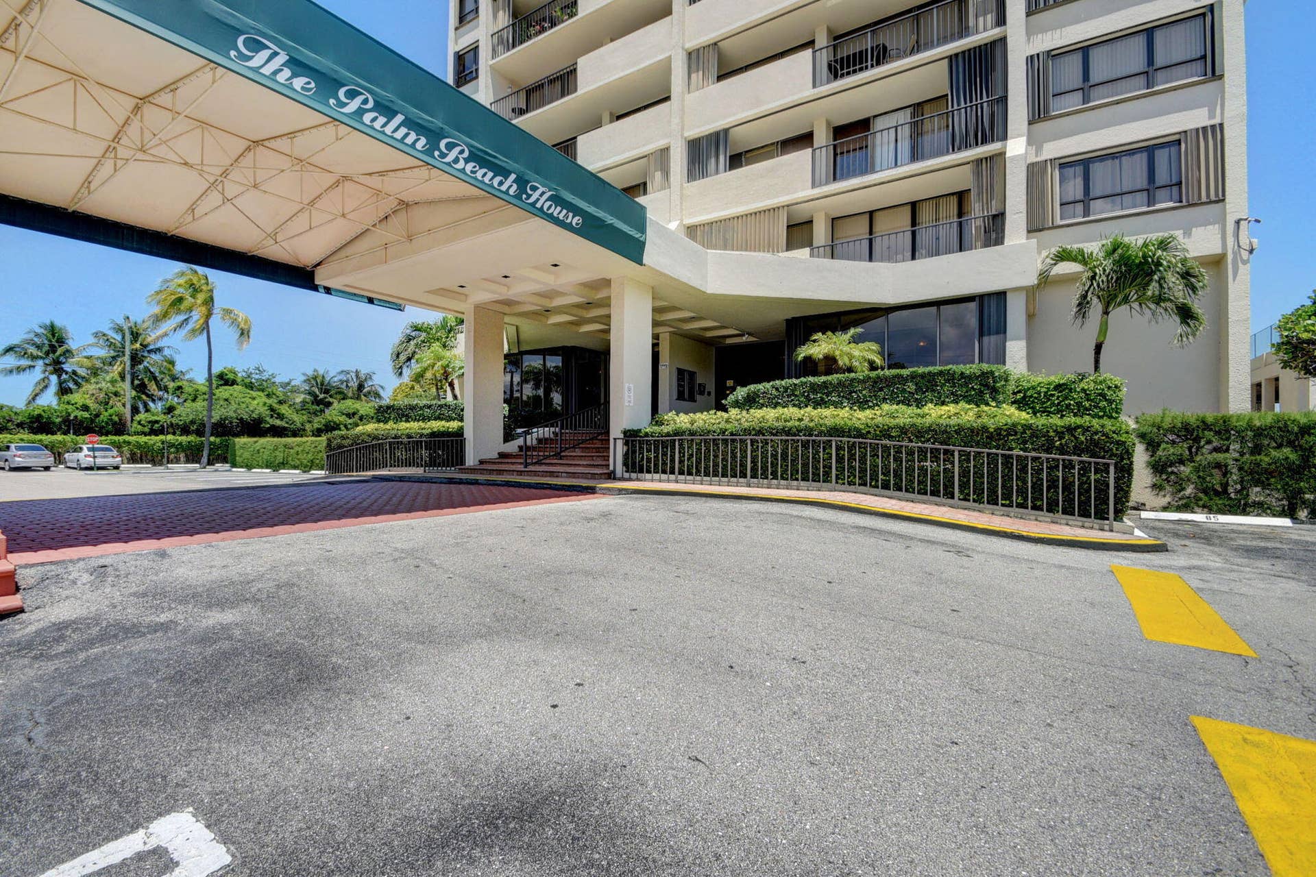 29-web-or-mls-5600 N Flagler (11)