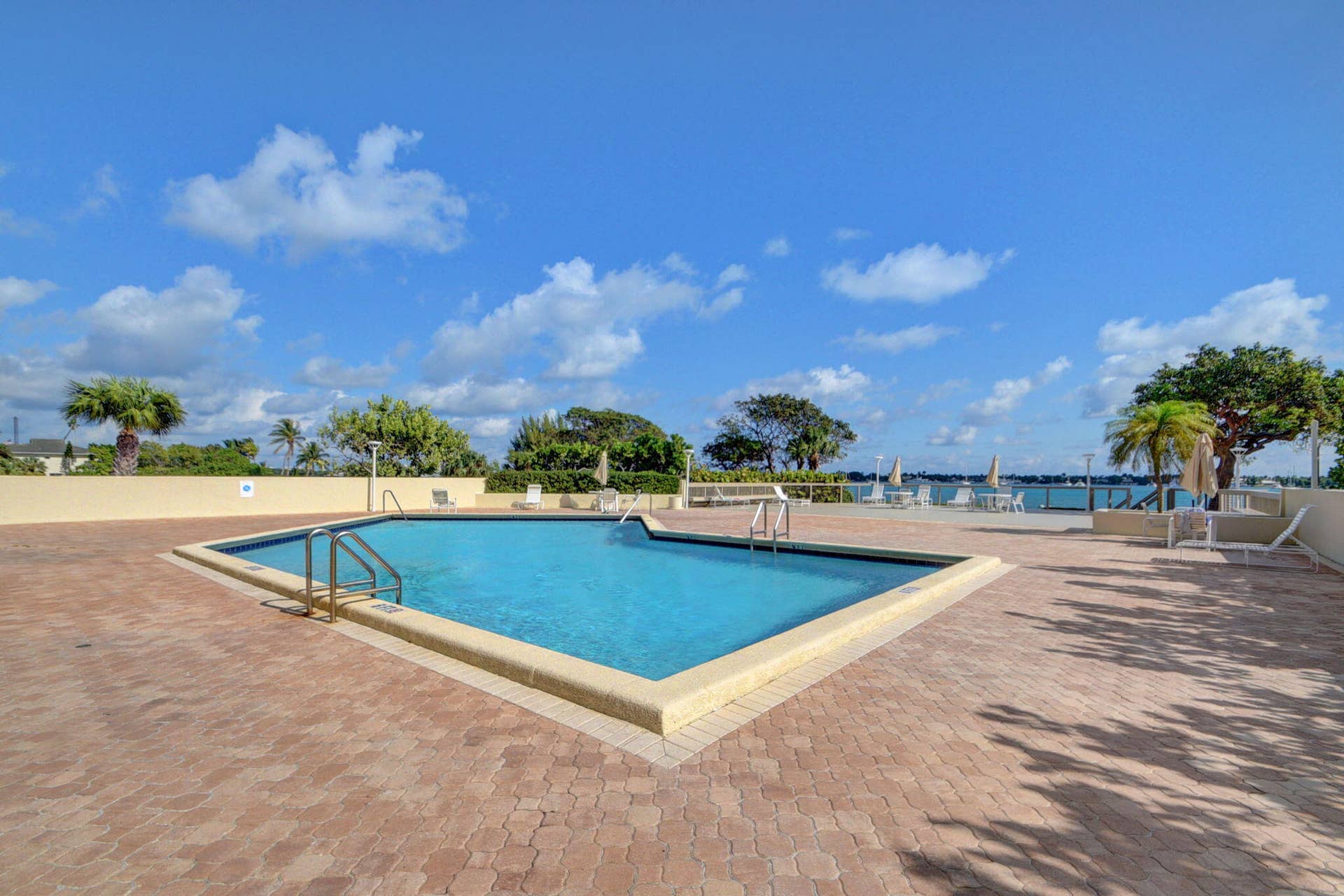 37-web-or-mls-5600 N Flagler (4)