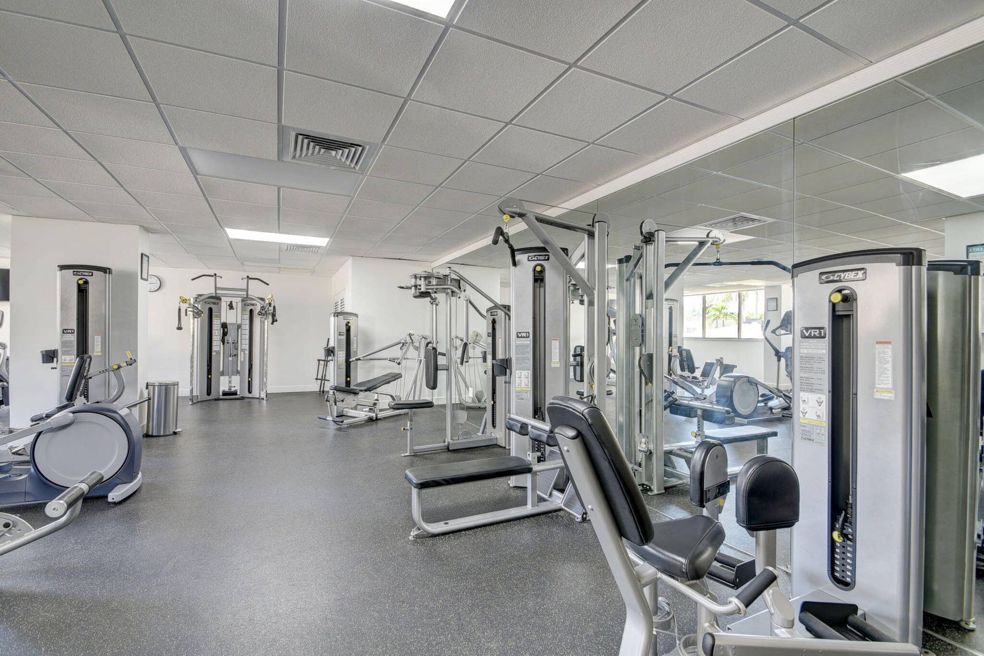 36-web-or-mls-5600 N Flagler (3)