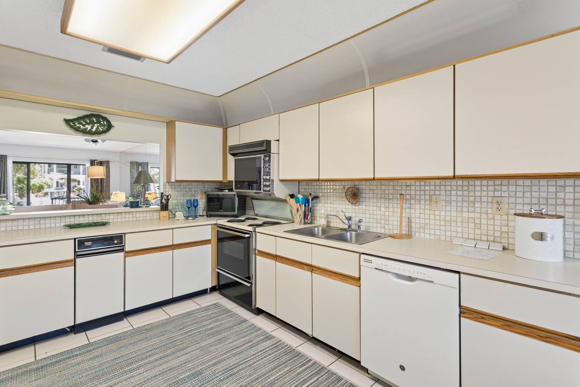 2751 NE 15TH Street, #103, Fort Lauderdale, FL 33304 IMG_3154