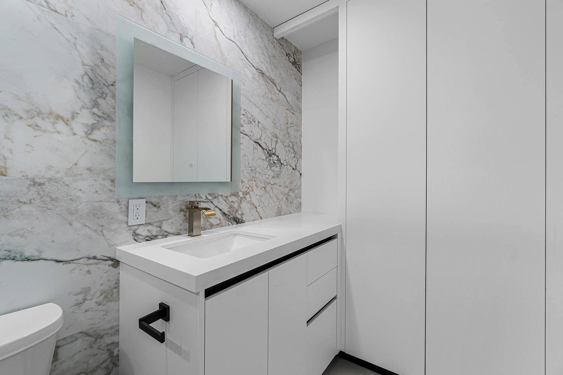5068 VIA DE AMALFI Drive, Boca Raton, FL 33496 Guest Full Bathroom