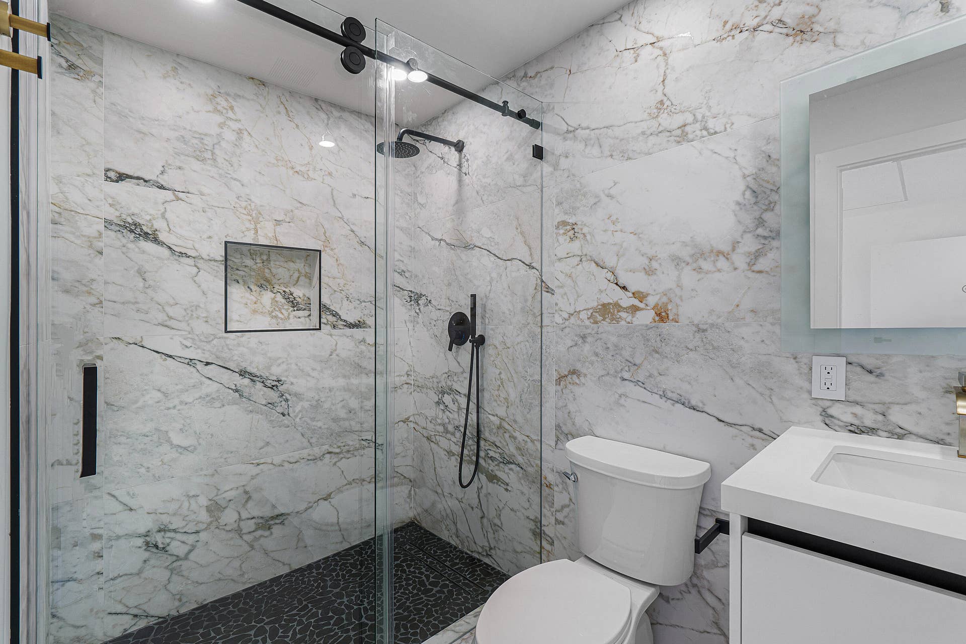 5068 VIA DE AMALFI Drive, Boca Raton, FL 33496 Guest Full Bathroom