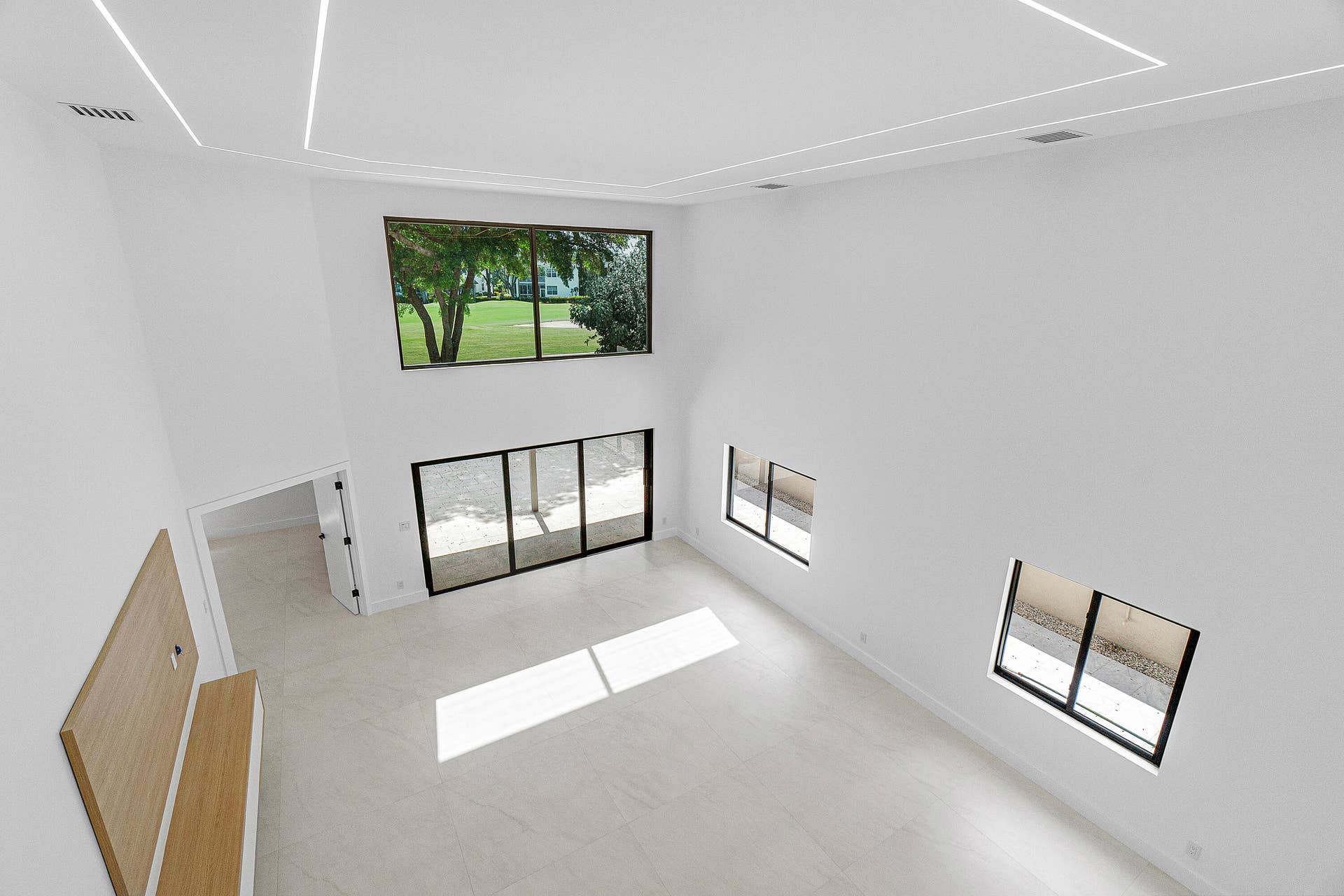 5068 VIA DE AMALFI Drive, Boca Raton, FL 33496 Glass-Railed Upper-Level Landing