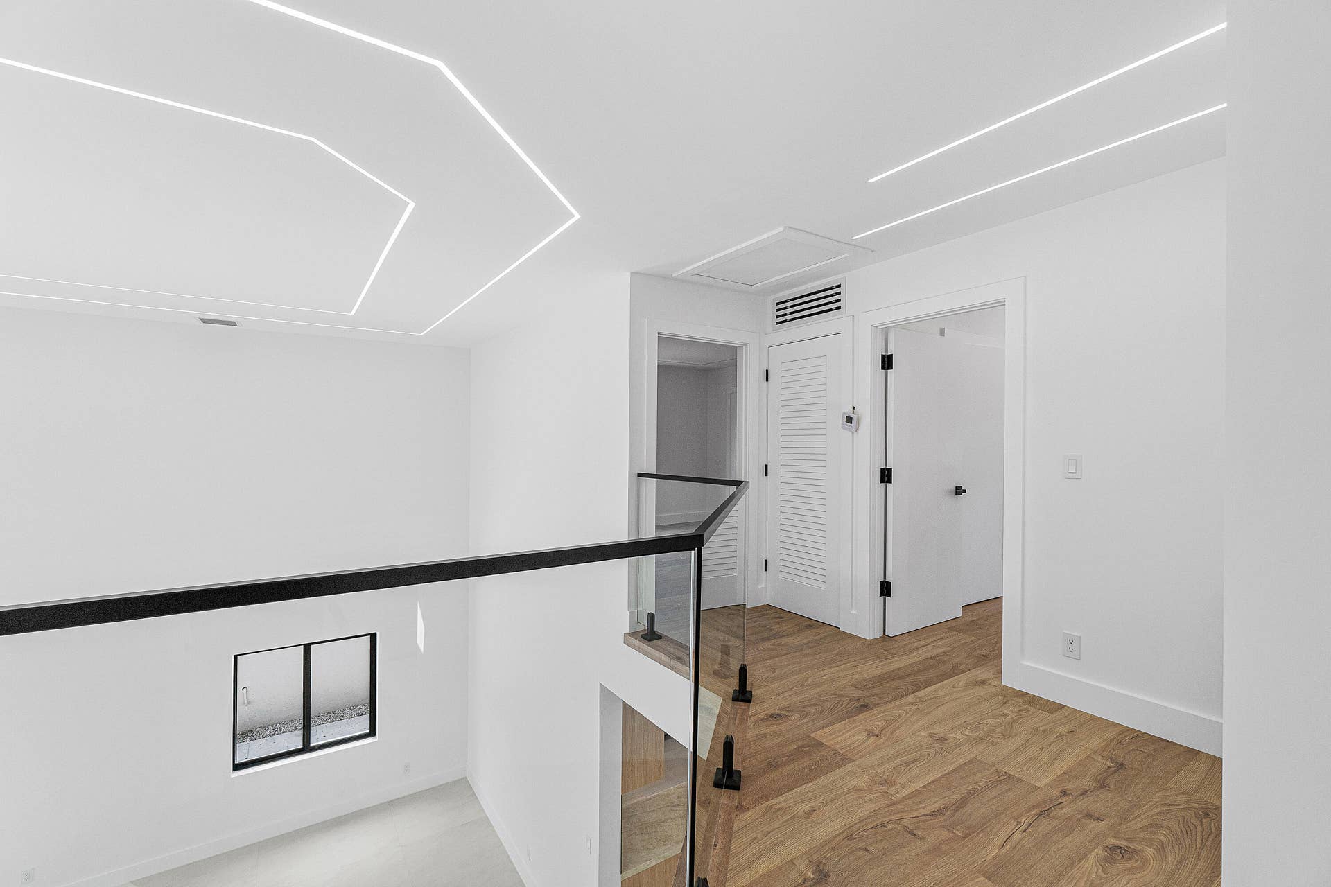 5068 VIA DE AMALFI Drive, Boca Raton, FL 33496 Glass-Railed Upper-Level Landing