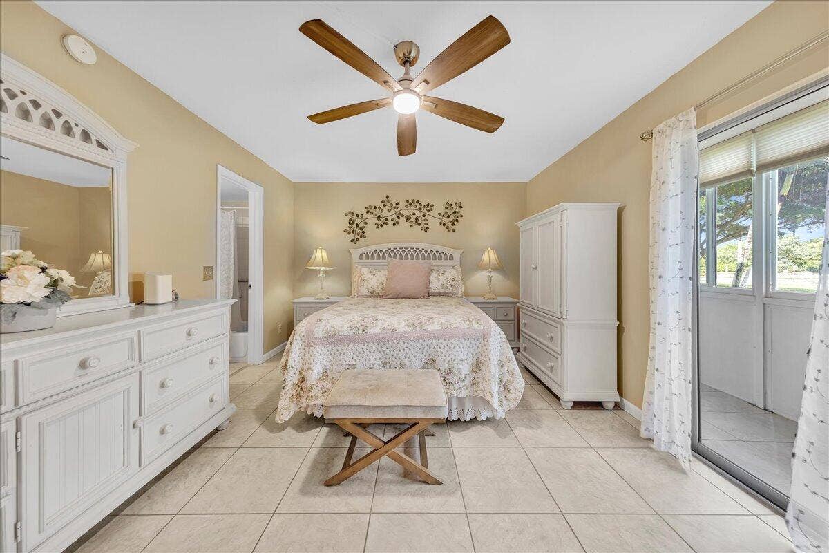 129 Suffolk D, Boca Raton, FL 33434 27-306A9327