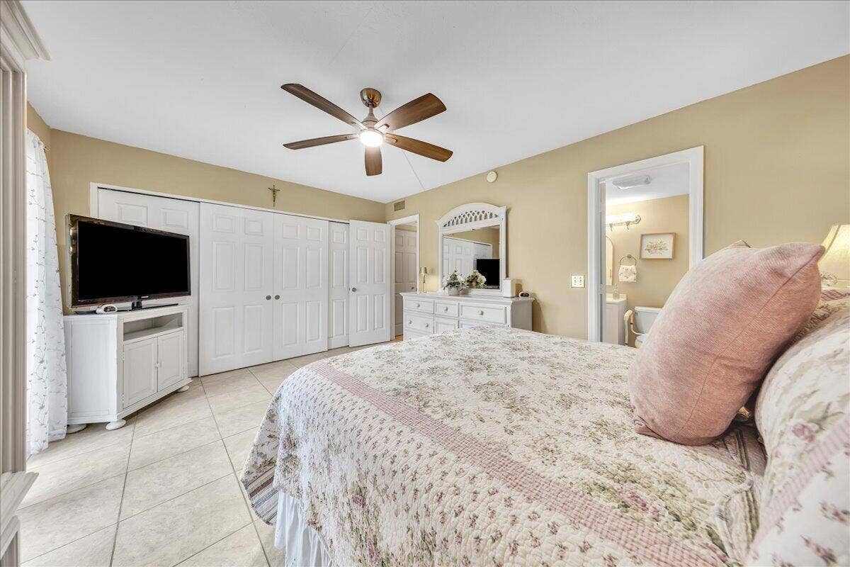 129 Suffolk D, Boca Raton, FL 33434 29-306A9333