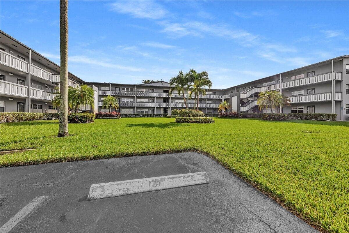 129 Suffolk D, Boca Raton, FL 33434 02-306A9303