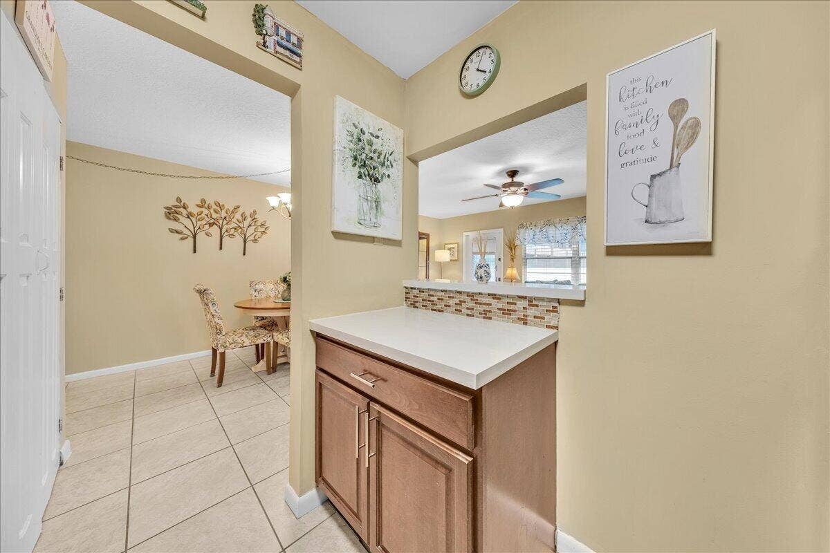 129 Suffolk D, Boca Raton, FL 33434 14-306A9381