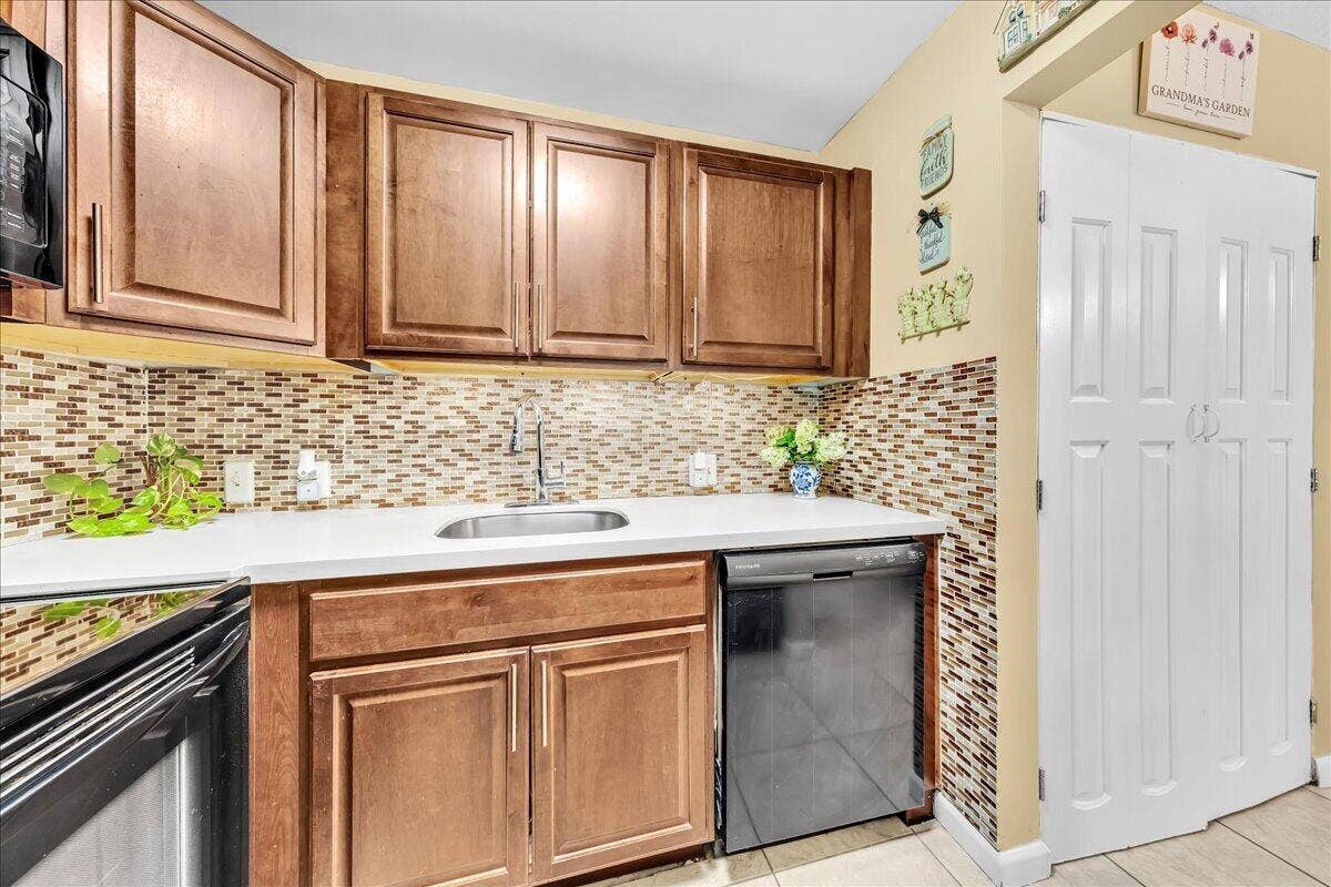 129 Suffolk D, Boca Raton, FL 33434 15-306A9384