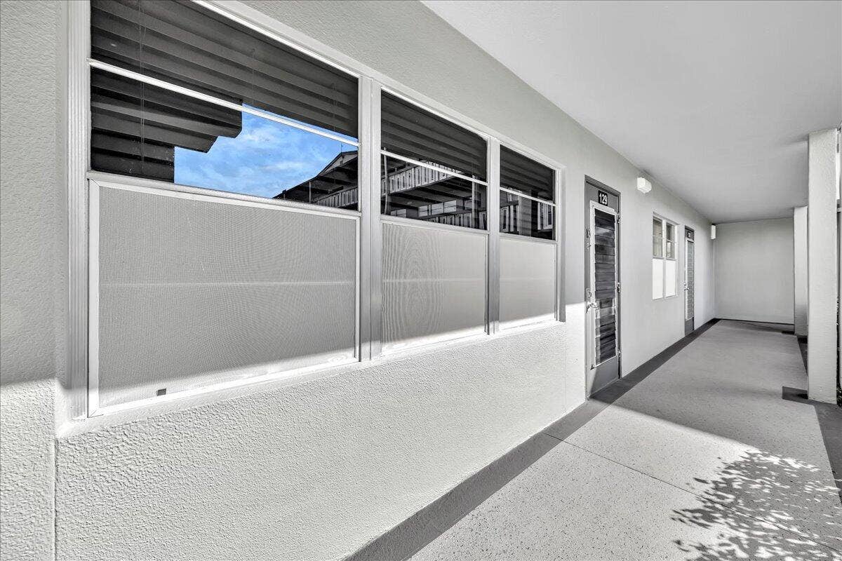 129 Suffolk D, Boca Raton, FL 33434 03-306A9306