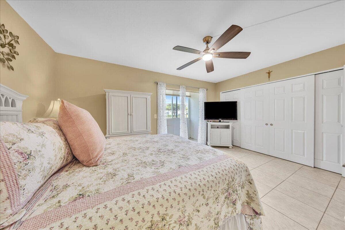 129 Suffolk D, Boca Raton, FL 33434 28-306A9330