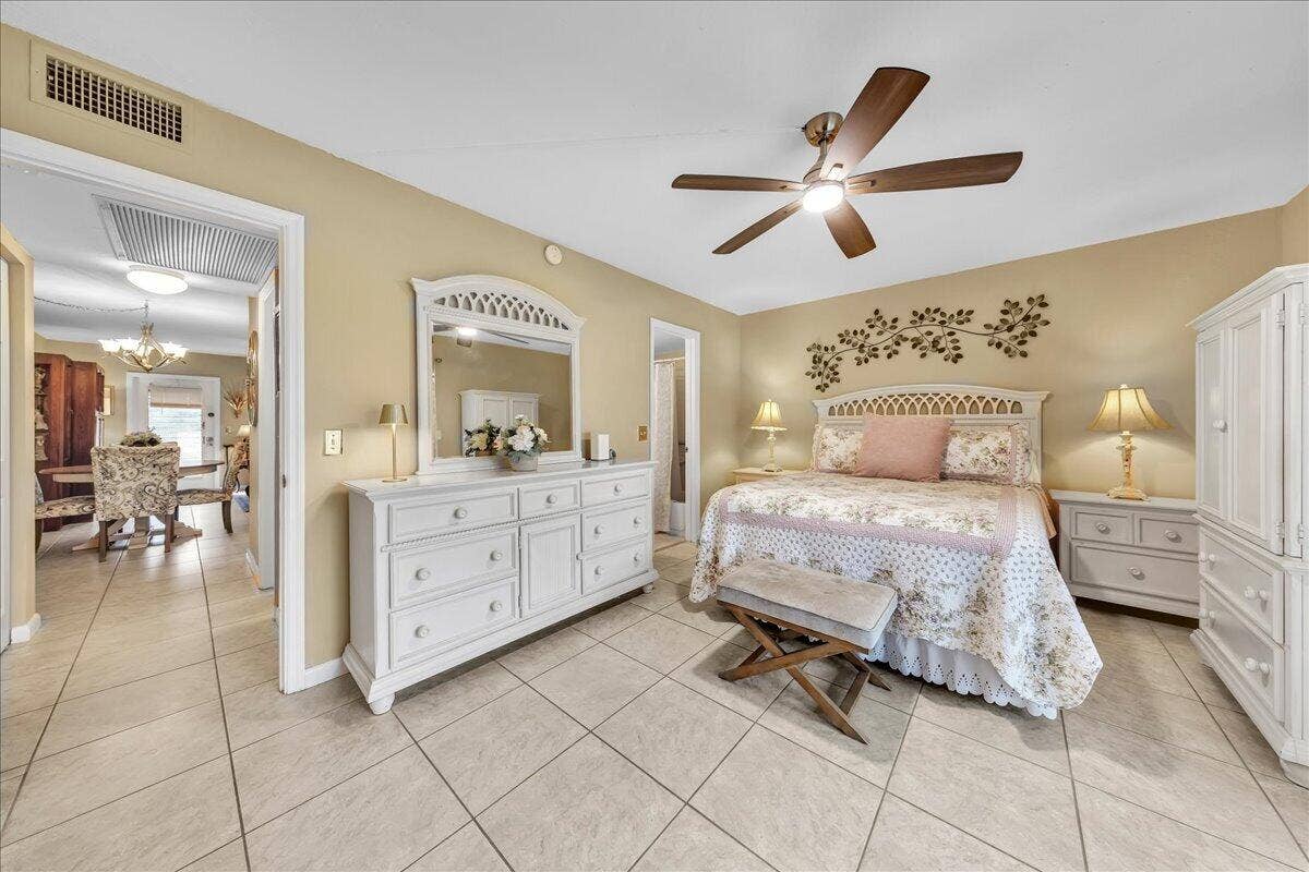 129 Suffolk D, Boca Raton, FL 33434 26-306A9324