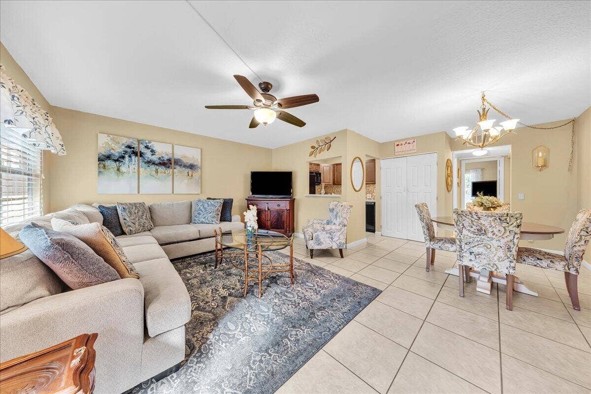 129 Suffolk D, Boca Raton, FL 33434 05-306A9354