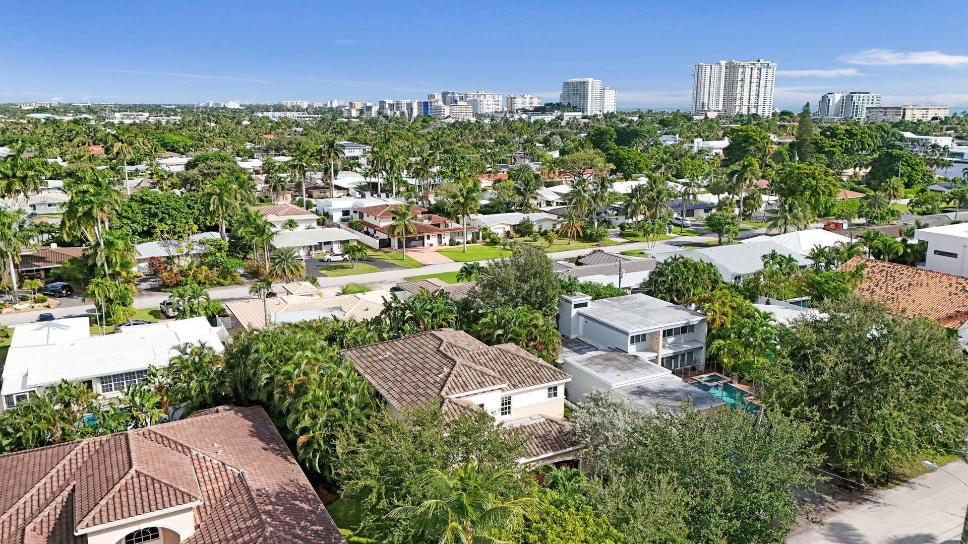 2575 SE 7TH Drive, Pompano Beach, FL 33062 5-web-or-mls-DJI_20261022102319_0811_D