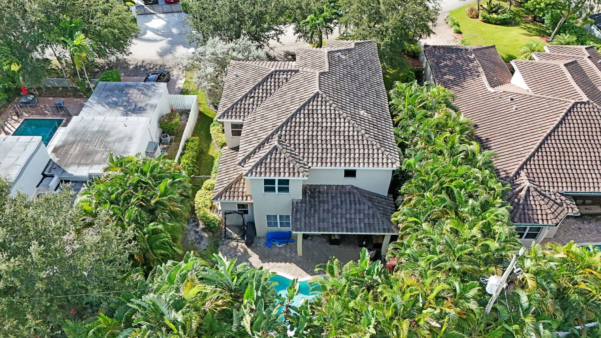 2575 SE 7TH Drive, Pompano Beach, FL 33062 14-web-or-mls-DJI_20261022102446_0815_D