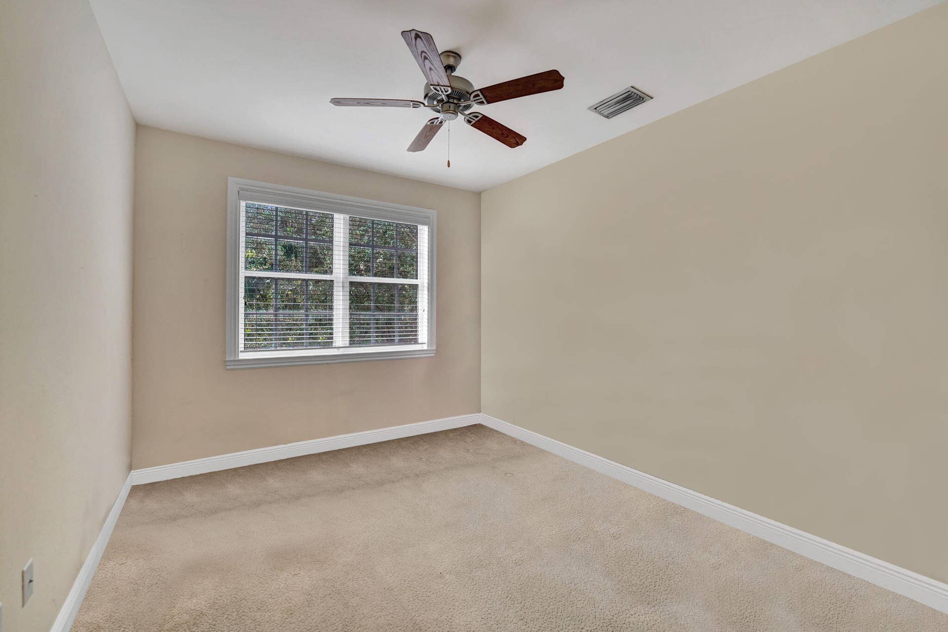 2575 SE 7TH Drive, Pompano Beach, FL 33062 75-web-or-mls-DSC06369