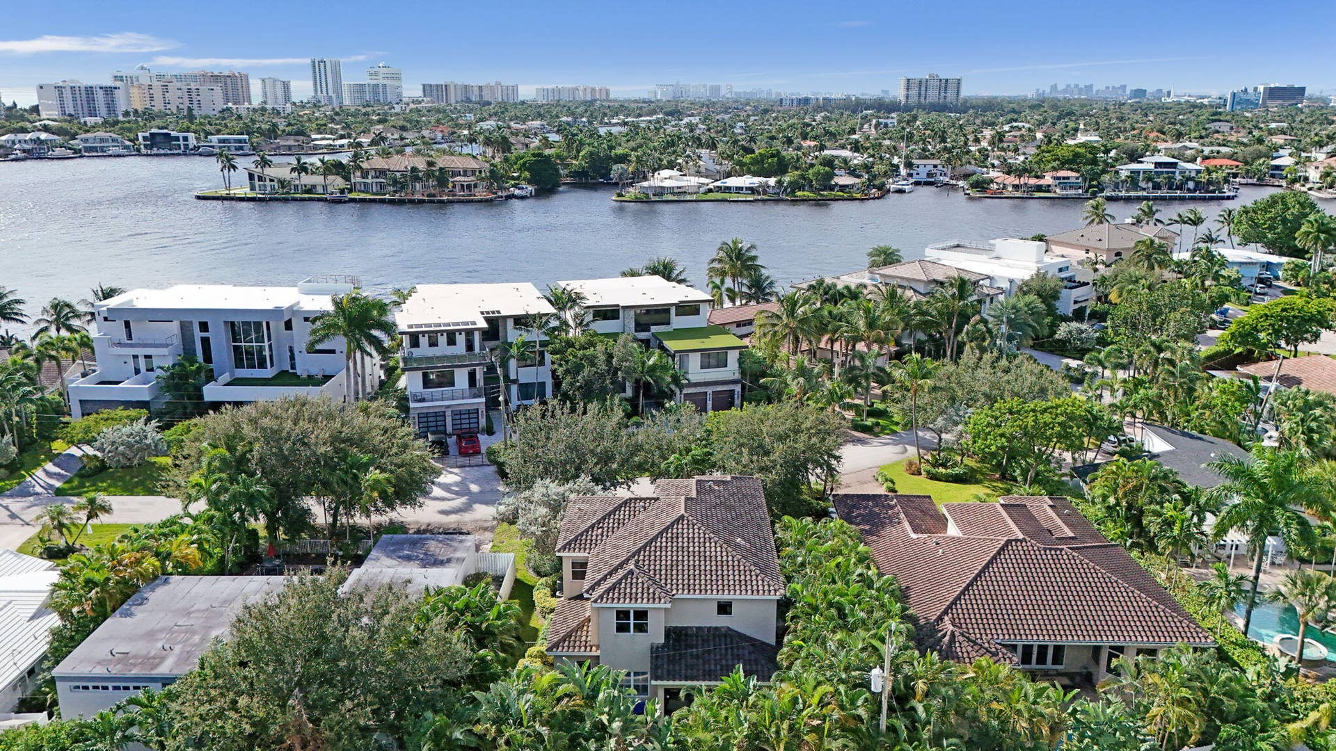 2575 SE 7TH Drive, Pompano Beach, FL 33062 2-web-or-mls-DJI_20261022102459_0816_D