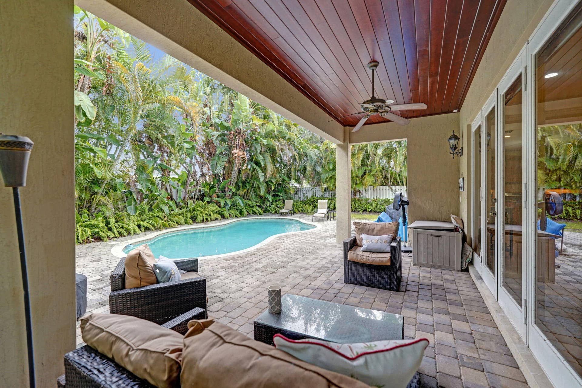 2575 SE 7TH Drive, Pompano Beach, FL 33062 82-web-or-mls-DSC06381