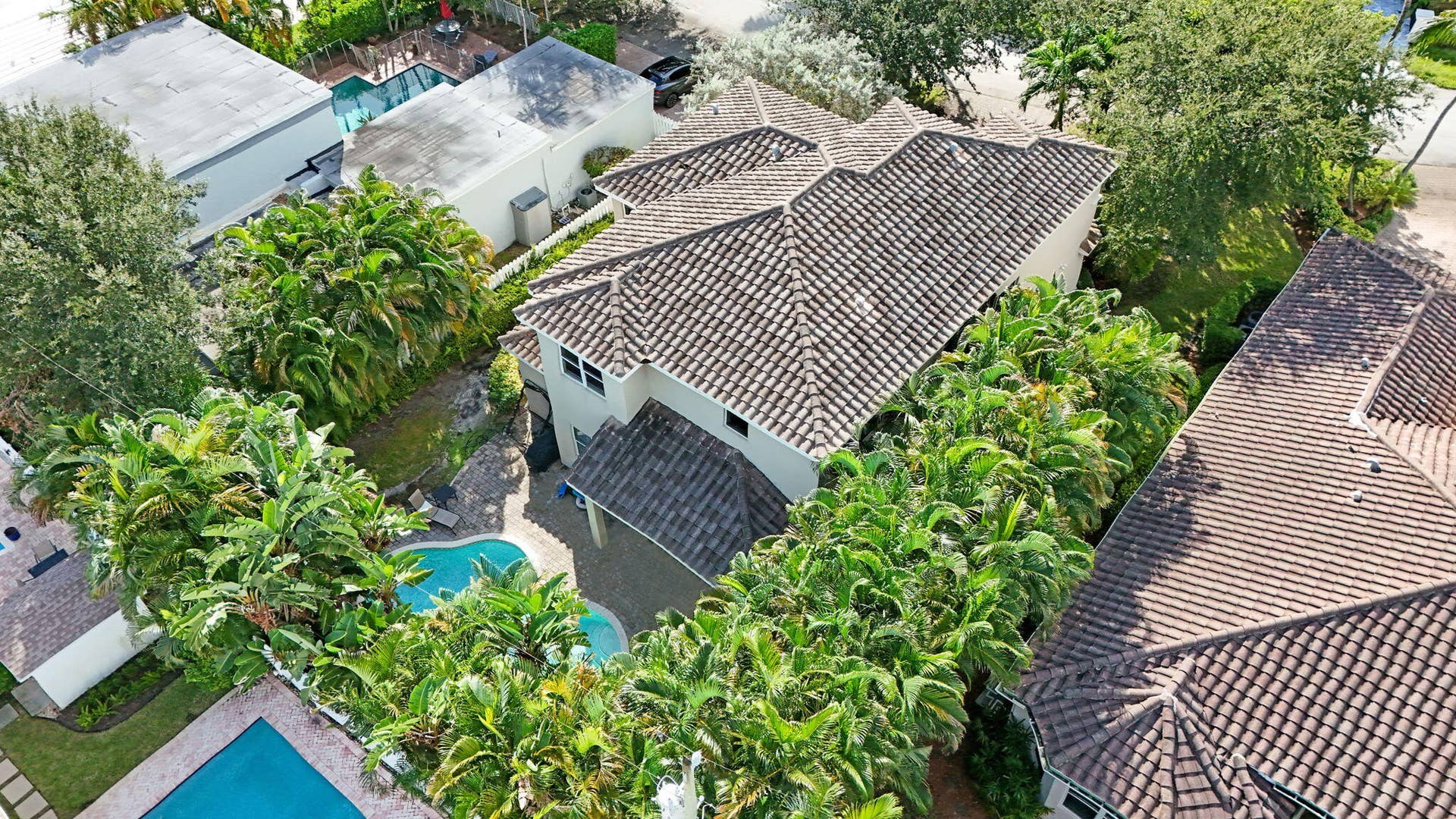 2575 SE 7TH Drive, Pompano Beach, FL 33062 13-web-or-mls-DJI_20261022102432_0814_D