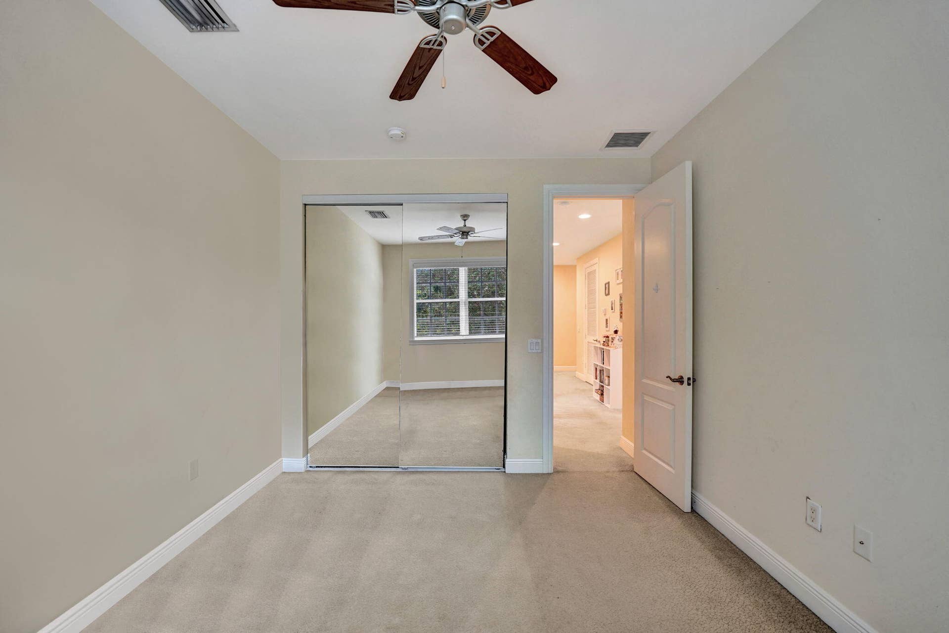 2575 SE 7TH Drive, Pompano Beach, FL 33062 76-web-or-mls-DSC06372