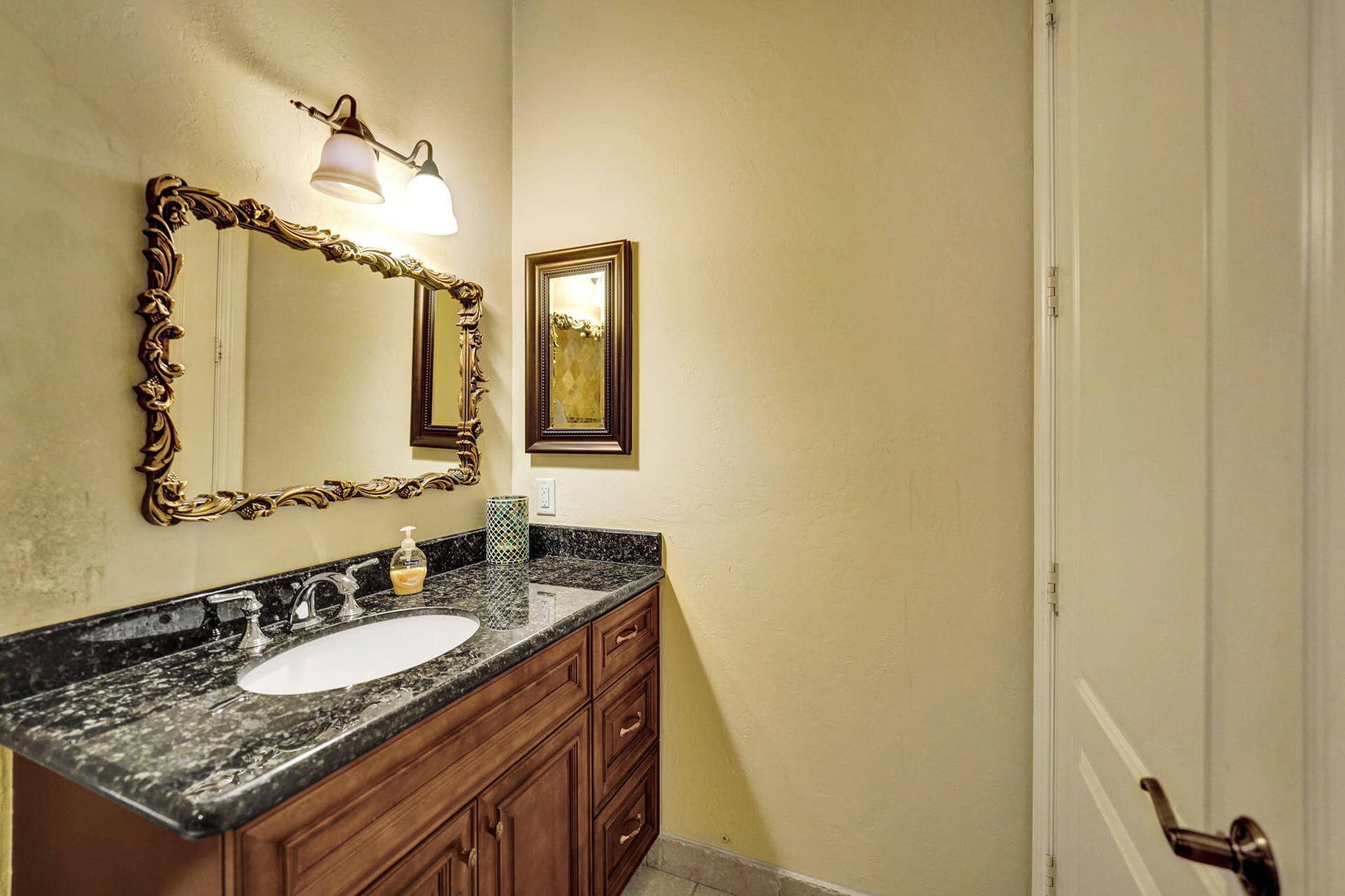 2575 SE 7TH Drive, Pompano Beach, FL 33062 49-web-or-mls-DSC06288