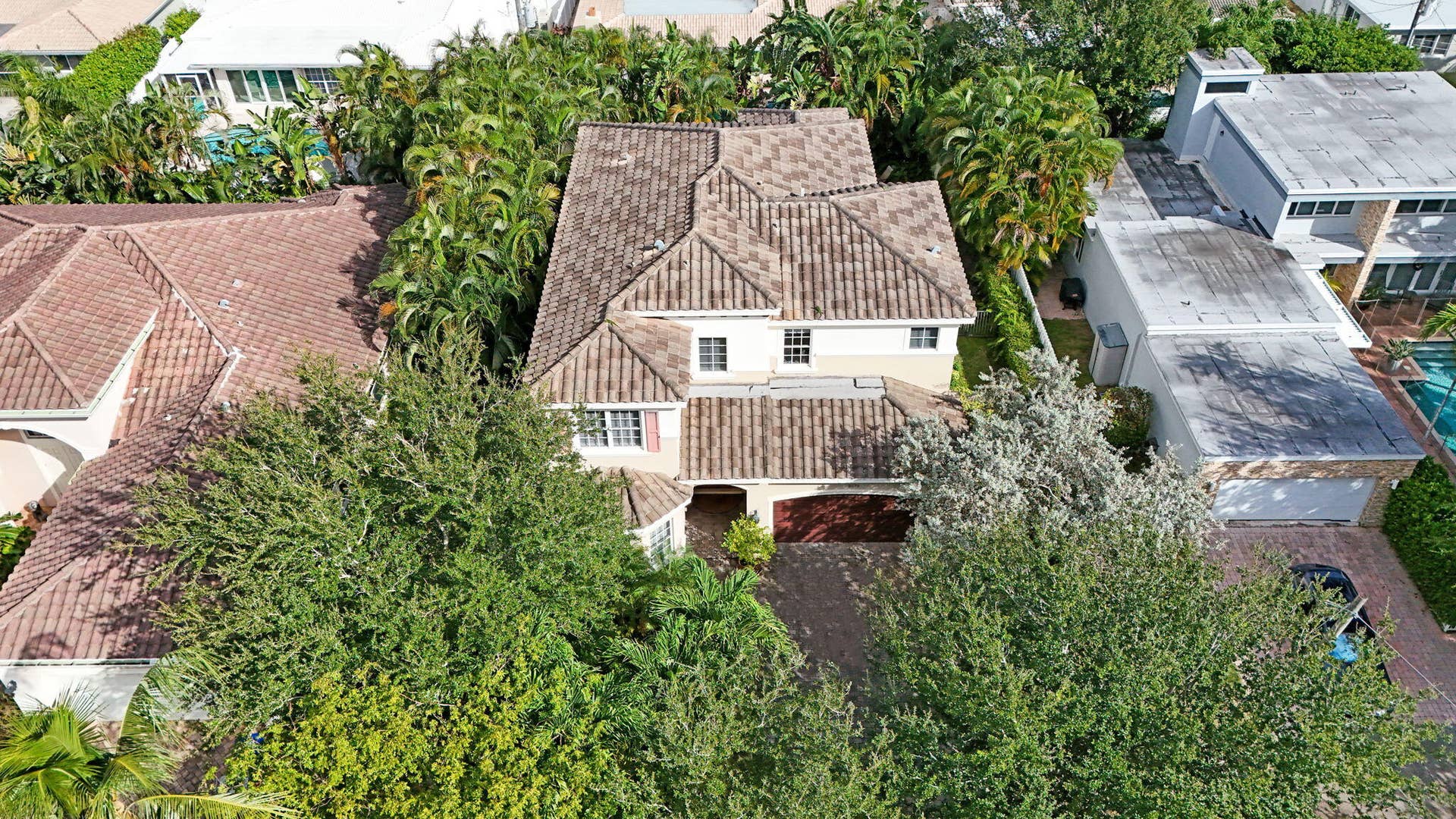 2575 SE 7TH Drive, Pompano Beach, FL 33062 4-web-or-mls-DJI_20261022102300_0809_D