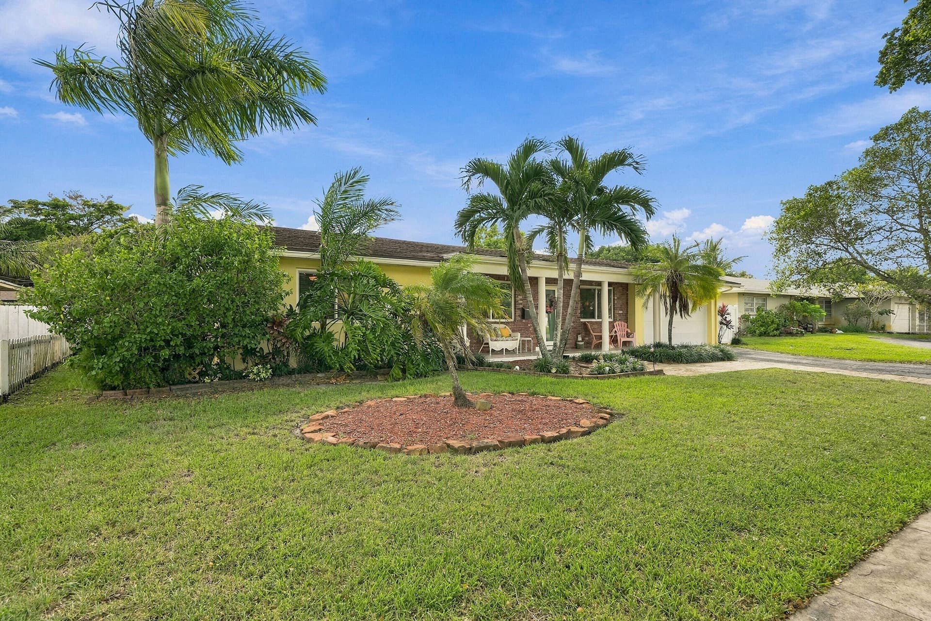 7360 NW 14th Street, Plantation, FL 33313 Front Yard View