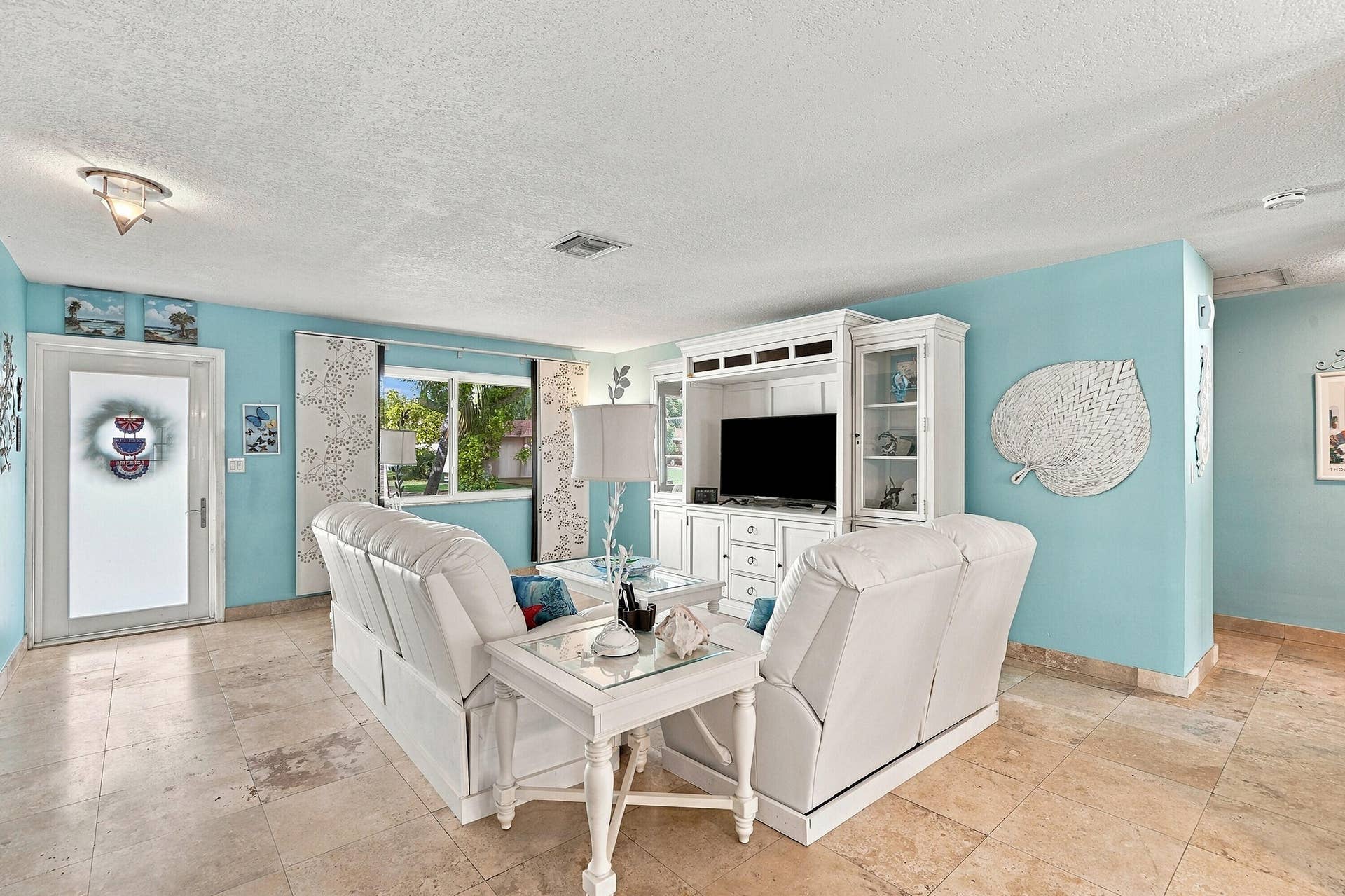 7360 NW 14th Street, Plantation, FL 33313 Living Room
