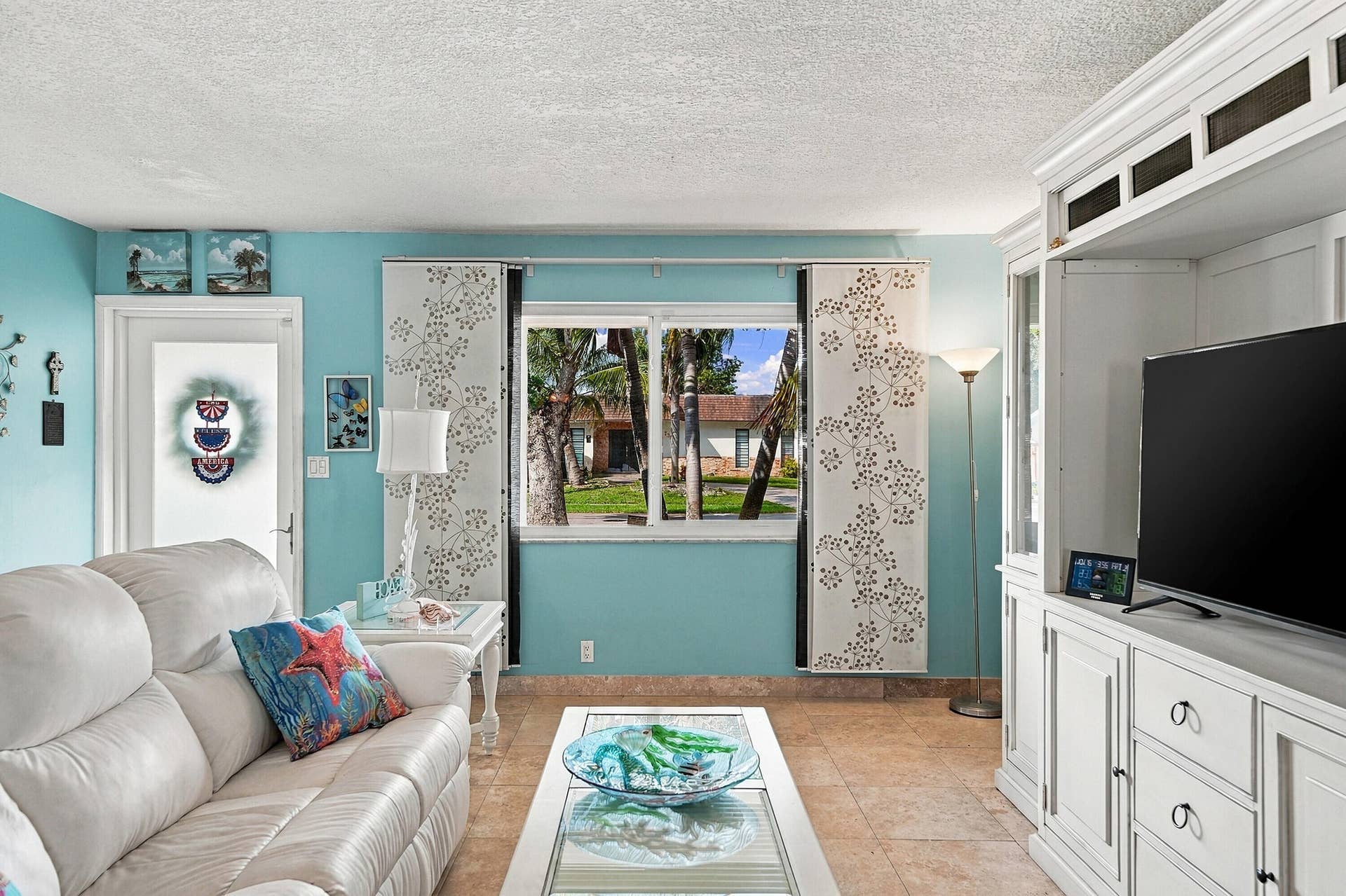 7360 NW 14th Street, Plantation, FL 33313 Living Room